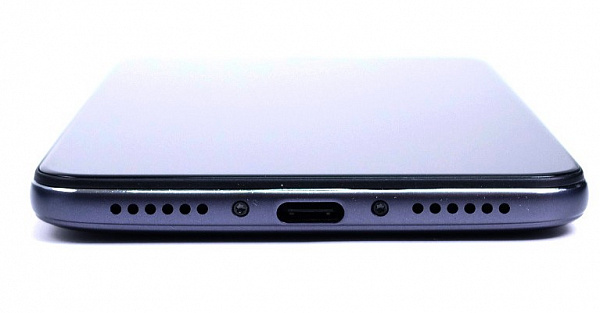 Загадочный смартфон Xiaomi Pocophone F1: фотографии, характеристики и цена