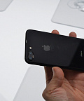 Apple предупреждает, что iPhone 7 в цвете "черный оникс" легко царапается